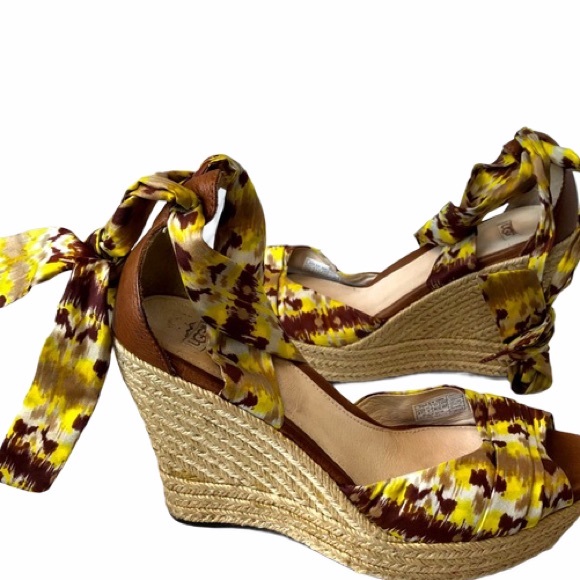 SOLD❌ UGG Australia Wedge Sandal/heels - Picture 4 of 9